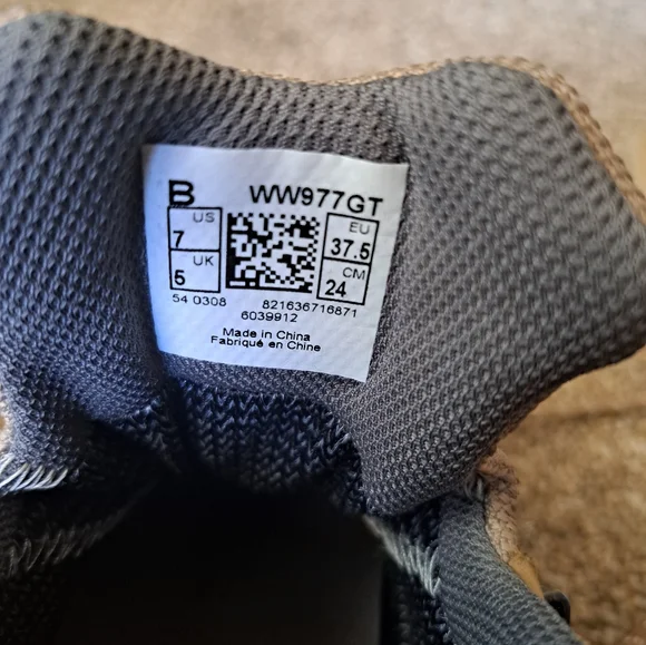 New Balance Hiking Shoe boots Women's size US 7, UK 5, EU 37.5, WW977GT - Picture 11 of 11